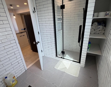 406 S Lake Drive - Photo Thumbnail 7