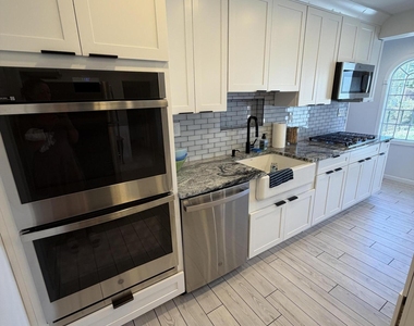406 S Lake Drive - Photo Thumbnail 4