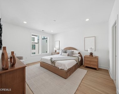 409 Lake Avenue - Photo Thumbnail 6