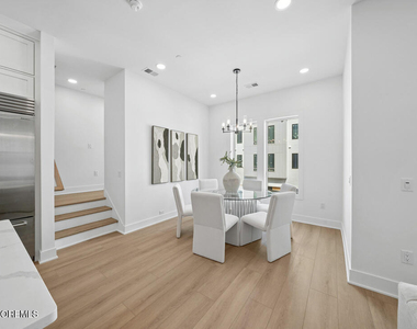 409 Lake Avenue - Photo Thumbnail 3