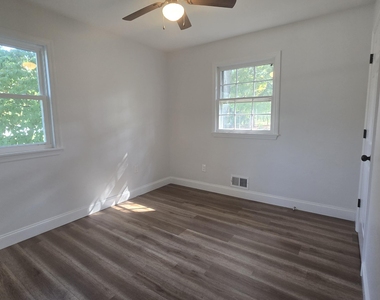 8 Oak Leaf Lane - Photo Thumbnail 5