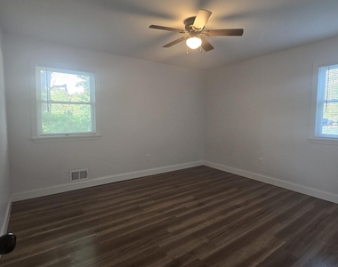 8 Oak Leaf Lane - Photo Thumbnail 6