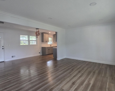 8 Oak Leaf Lane - Photo Thumbnail 4