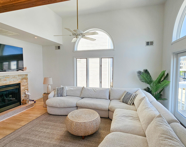 1386 Paul Boulevard - Photo Thumbnail 5
