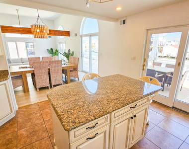 1386 Paul Boulevard - Photo Thumbnail 15