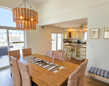 1386 Paul Boulevard - Photo Thumbnail 8