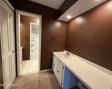 10 Lexington Court - Photo Thumbnail 5