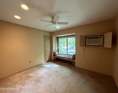 10 Lexington Court - Photo Thumbnail 7