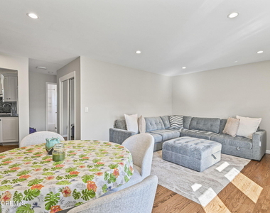 310 Maryland Avenue - Photo Thumbnail 4