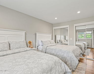 310 Maryland Avenue - Photo Thumbnail 7