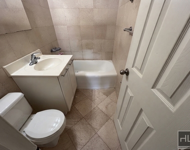 East 79th Street - Photo Thumbnail 3