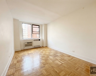 East 79th Street - Photo Thumbnail 2