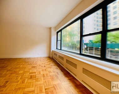 East 55 Street - Photo Thumbnail 1
