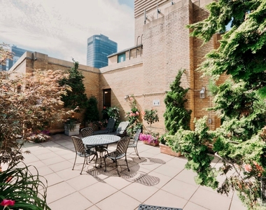 East 68 Street - Photo Thumbnail 12