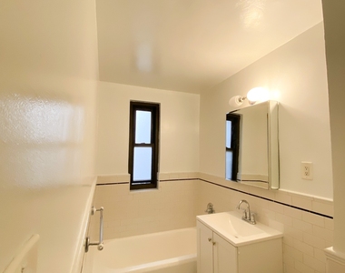 East 56 Street - Photo Thumbnail 5