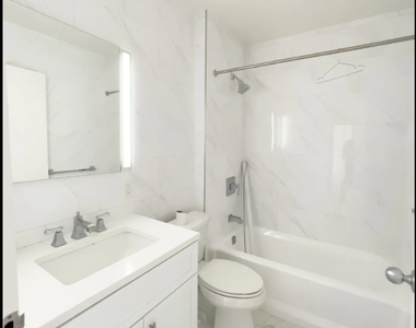 West 87th Street - Photo Thumbnail 6