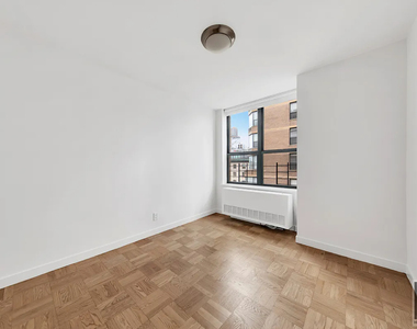 West 87th Street - Photo Thumbnail 2