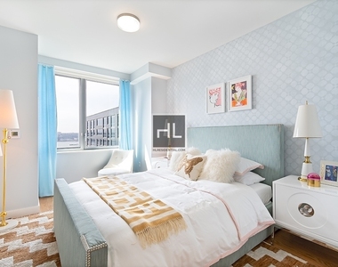 West 57th Street - Photo Thumbnail 1