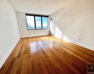 West 57th Street - Photo Thumbnail 1
