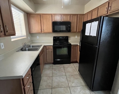 3011 E Cicero Street - Photo Thumbnail 4