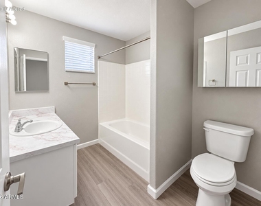 8520 W Palm Lane - Photo Thumbnail 13