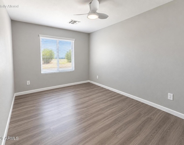 8520 W Palm Lane - Photo Thumbnail 9