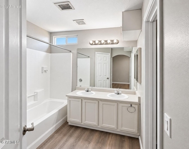 8520 W Palm Lane - Photo Thumbnail 15