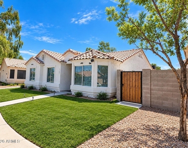 8520 W Palm Lane - Photo Thumbnail 2