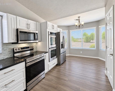 8520 W Palm Lane - Photo Thumbnail 6