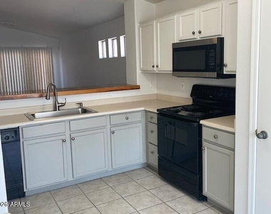 972 W 21st Avenue - Photo Thumbnail 4