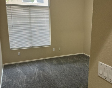 3170 W Drake Street - Photo Thumbnail 10
