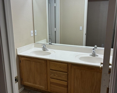3170 W Drake Street - Photo Thumbnail 7