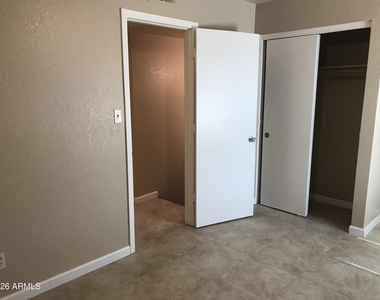 3005 E Cicero Street - Photo Thumbnail 9