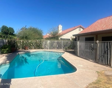 1249 E Laurel Avenue - Photo Thumbnail 2