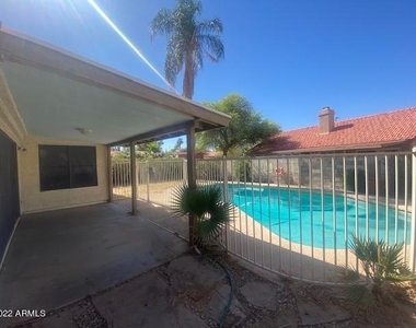1249 E Laurel Avenue - Photo Thumbnail 5
