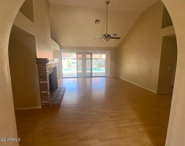 1249 E Laurel Avenue - Photo Thumbnail 9