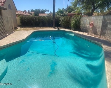 1249 E Laurel Avenue - Photo Thumbnail 4