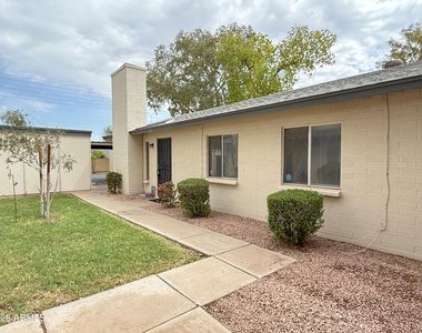 1028 W Malibu Drive - Photo Thumbnail 2