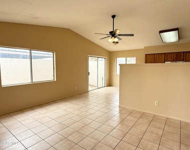 1028 W Malibu Drive - Photo Thumbnail 4