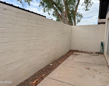1028 W Malibu Drive - Photo Thumbnail 18