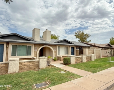 1028 W Malibu Drive - Photo Thumbnail 1