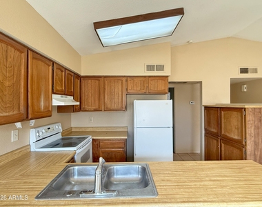 1028 W Malibu Drive - Photo Thumbnail 6