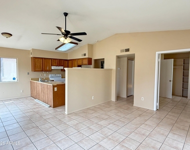 1028 W Malibu Drive - Photo Thumbnail 5