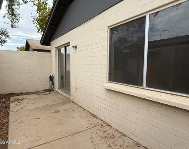 1028 W Malibu Drive - Photo Thumbnail 19