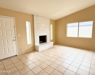 1028 W Malibu Drive - Photo Thumbnail 8