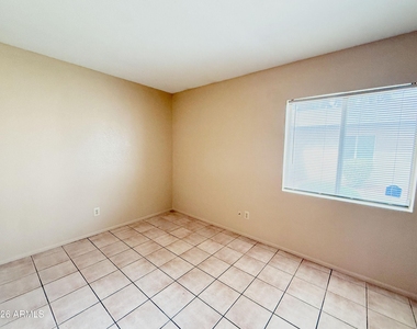 1028 W Malibu Drive - Photo Thumbnail 9