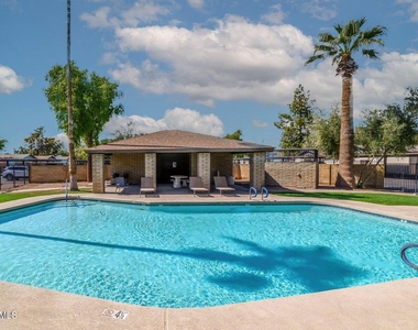 1028 W Malibu Drive - Photo Thumbnail 20