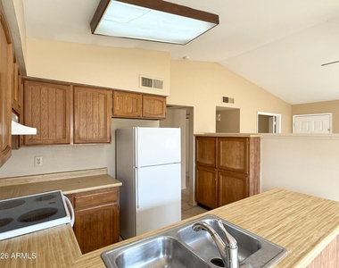 1028 W Malibu Drive - Photo Thumbnail 7