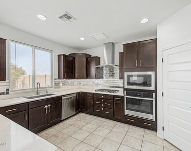 5066 N 79th Lane - Photo Thumbnail 12