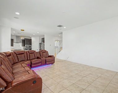 5066 N 79th Lane - Photo Thumbnail 9